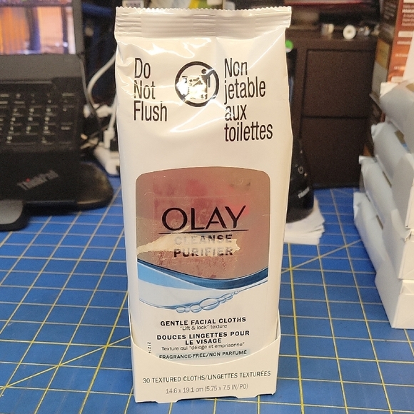 OLAY Other - OLAY Cleanser Purifier Gentle Facial 30 Textured Cloths New Sealed Package
